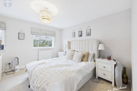 3 bedroom semi-detached house to rent, Owl Close, Watermead
