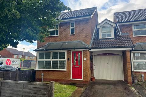 3 bedroom semi-detached house to rent, Owl Close, Watermead