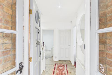 undefined, Grove Close, Old Windsor, Berkshire, SL4