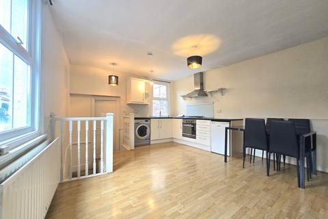 1 bedroom maisonette to rent, Kingston Road, London SW19