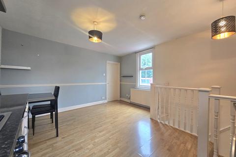 1 bedroom maisonette to rent, Kingston Road, London SW19