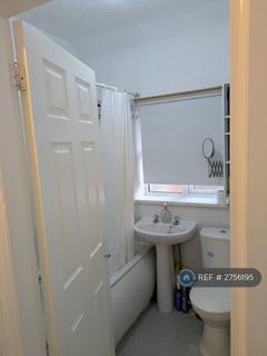 2 bedroom flat to rent, Manchester Road, Droylsden, Manchester, M43
