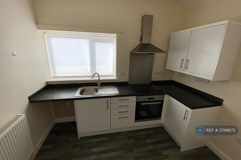 3 bedroom flat to rent, Main Road, Ffynnongroyw, Holywell, CH8