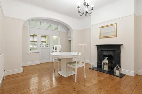 3 bedroom house for sale, Langley Crescent, Wanstead