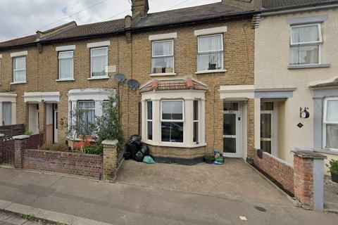 3 bedroom terraced house to rent, Belle Vue Place, Southend-on-Sea SS1