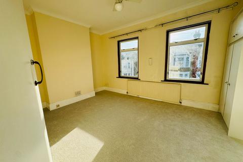 3 bedroom terraced house to rent, Belle Vue Place, Southend-on-Sea SS1