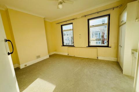 3 bedroom terraced house to rent, Belle Vue Place, Southend-on-Sea SS1