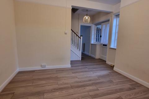 3 bedroom semi-detached house to rent, Kings Road, Fleet GU51