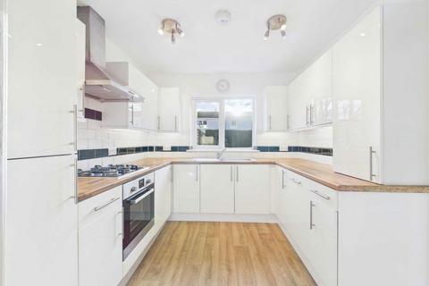 3 bedroom semi-detached house to rent, Primrose Close, Halton, LS15