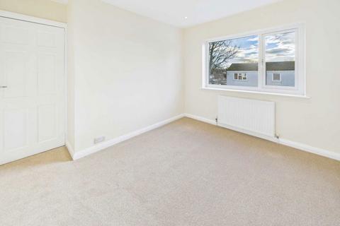 3 bedroom semi-detached house to rent, Primrose Close, Halton, LS15