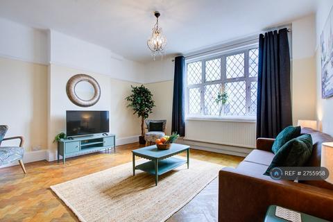4 bedroom terraced house to rent, The Bayle, Folkestone, CT20