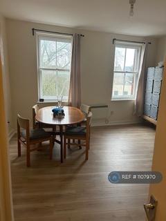 2 bedroom flat to rent, High Street, Barnet, EN5