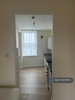 2 bedroom flat to rent, High Street, Barnet, EN5