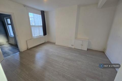 4 bedroom terraced house to rent, Durants Road, Enfield, EN3