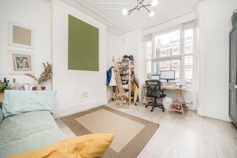 1 bedroom flat to rent, Loftus Road, London W12