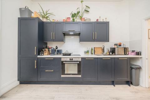 1 bedroom flat to rent, Loftus Road, London W12