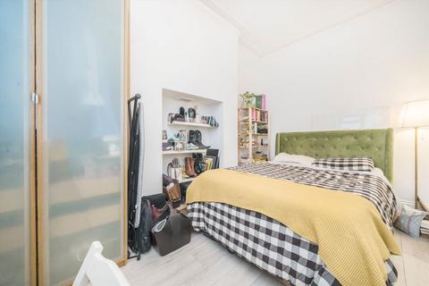 1 bedroom flat to rent, Loftus Road, London W12