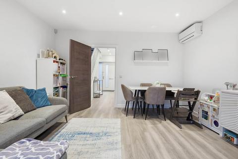 3 bedroom end of terrace house for sale, Winter Walk, Borehamwood