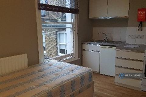 Studio to rent, Sulgrave Road, London, W6