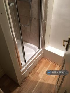 Studio to rent, Sulgrave Road, London, W6