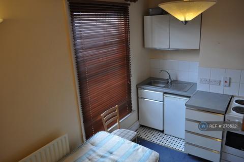 Studio to rent, Sulgrave Road, London, W6