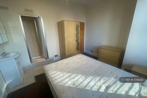 2 bedroom flat to rent, Yukon Road, London, SW12
