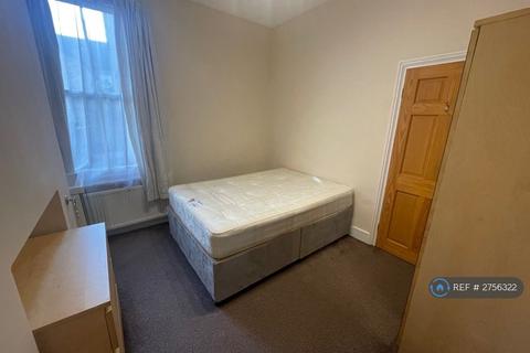 2 bedroom flat to rent, Yukon Road, London, SW12