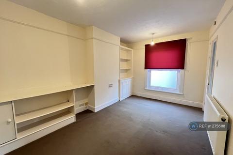 1 bedroom flat to rent, Dale Street, Chatham, ME4