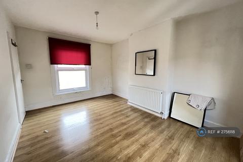 1 bedroom flat to rent, Dale Street, Chatham, ME4