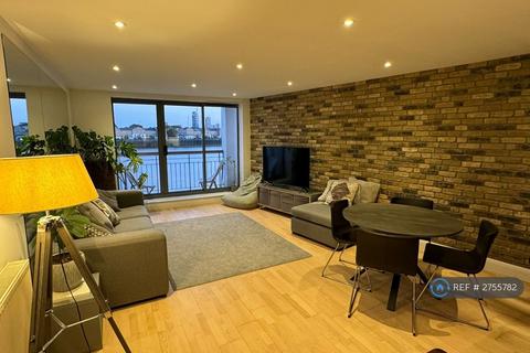 1 bedroom in a flat share to rent, Chinnoks Wharf, London, E14