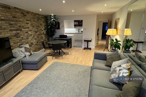 1 bedroom in a flat share to rent, Chinnoks Wharf, London, E14