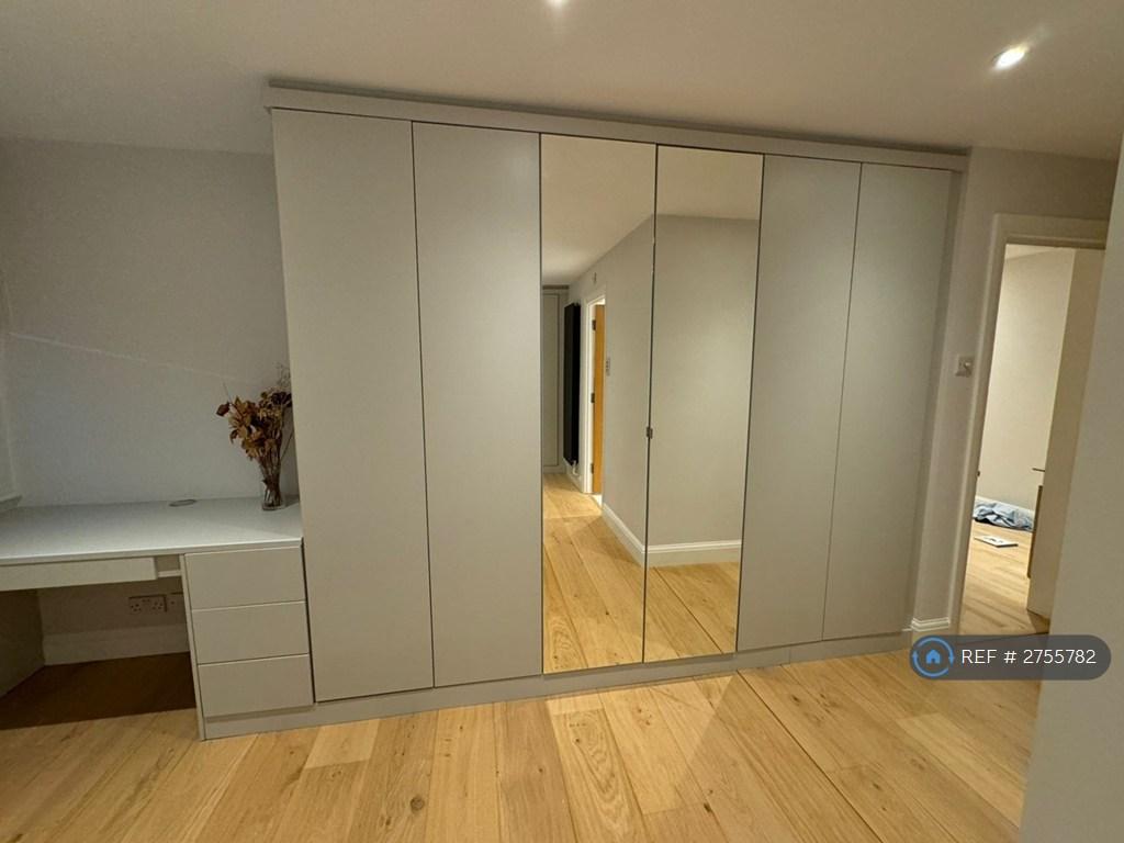 Ensuite Room - Entrance