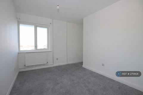 2 bedroom maisonette to rent, Tatler Close, Chatham, ME5