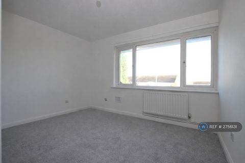 2 bedroom maisonette to rent, Tatler Close, Chatham, ME5