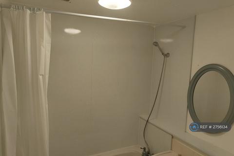 2 bedroom flat to rent, National Court, Methil, Leven, KY8