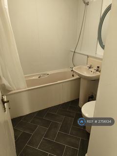 2 bedroom flat to rent, National Court, Methil, Leven, KY8