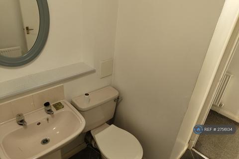 2 bedroom flat to rent, National Court, Methil, Leven, KY8