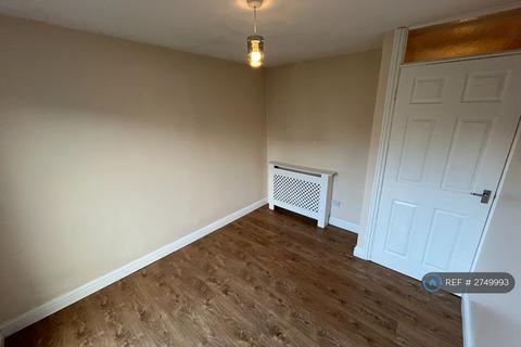 2 bedroom semi-detached house to rent, Walton Close, Forest Town, Mansfield, NG19