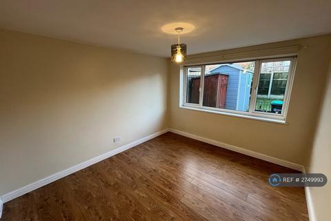 2 bedroom semi-detached house to rent, Walton Close, Forest Town, Mansfield, NG19