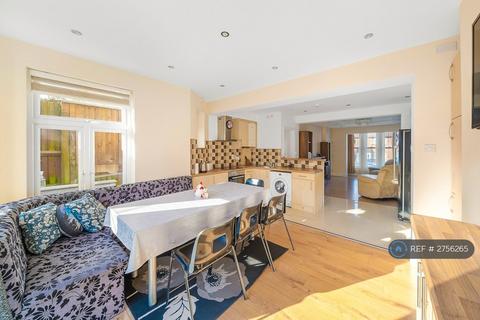 4 bedroom terraced house to rent, Churchbury Road, London, SE9