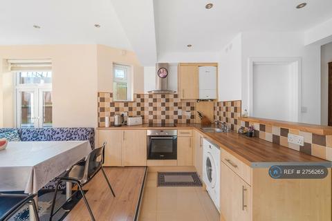4 bedroom terraced house to rent, Churchbury Road, London, SE9