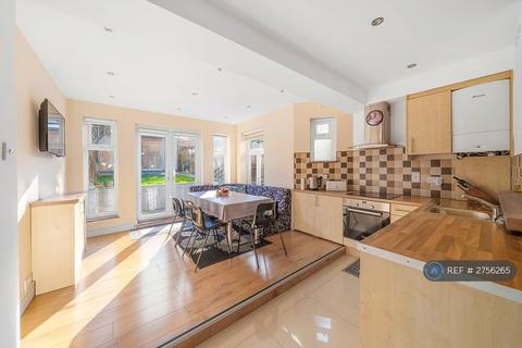 4 bedroom terraced house to rent, Churchbury Road, London, SE9