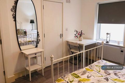 1 bedroom in a house share to rent, Greyhound Hill, London, NW4