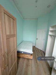 2 bedroom flat to rent, Tollington Road, London, N7