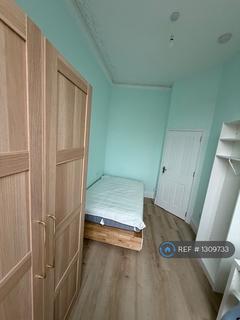 2 bedroom flat to rent, Tollington Road, London, N7