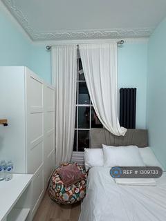 2 bedroom flat to rent, Tollington Road, London, N7