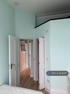 2 bedroom flat to rent, Tollington Road, London, N7