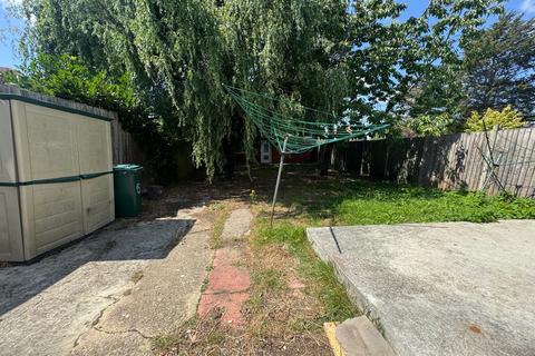 1 bedroom house to rent, Oakwood Drive