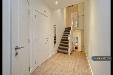 3 bedroom flat to rent, Archway Road, London, N19
