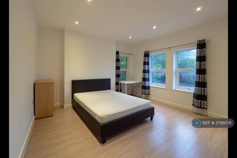 3 bedroom flat to rent, Archway Road, London, N19